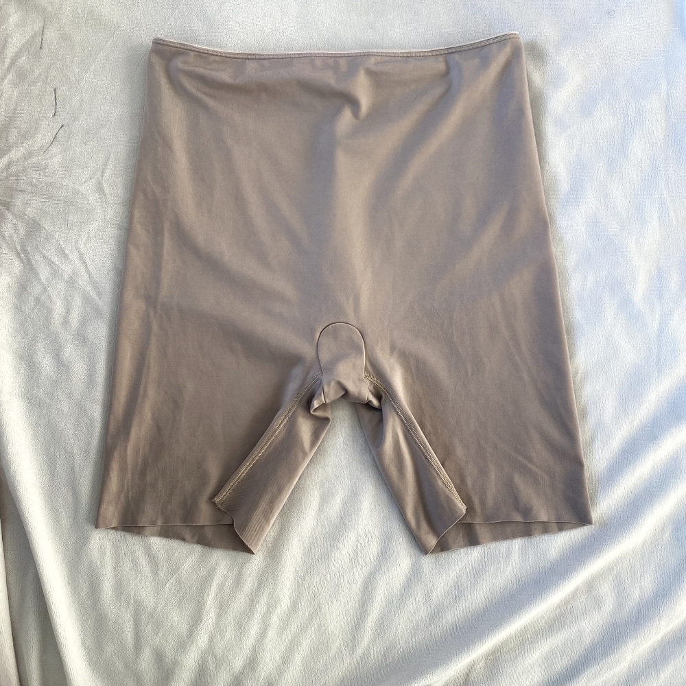 Spanx Mid Thigh Shorts Tan Size XL